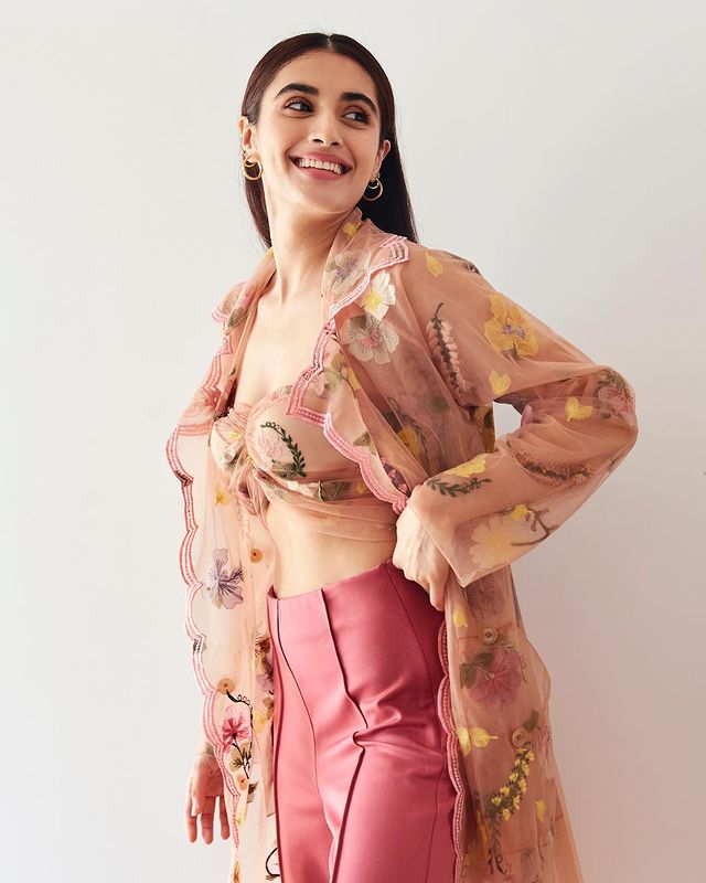 Divyansha Kaushik (2)