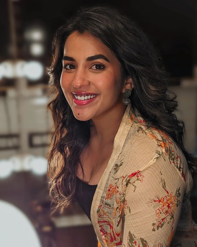 Komalee Prasaad (1)