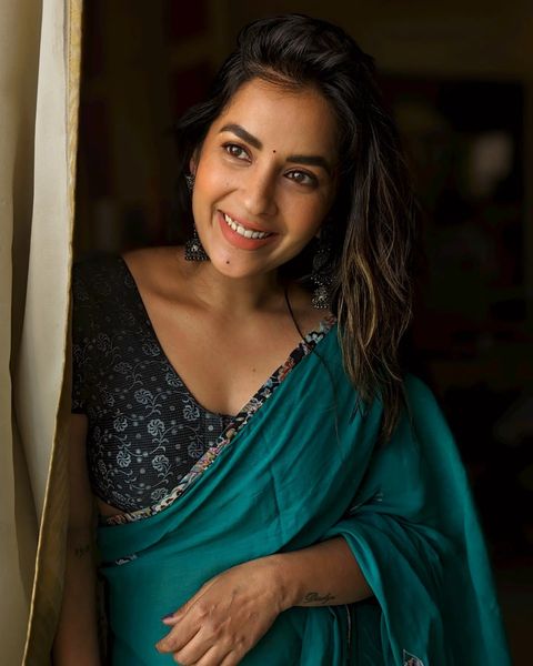 Komalee Prasaad (10)