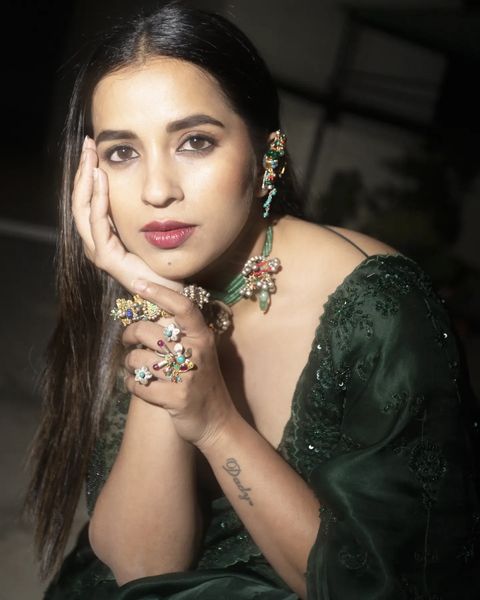 Komalee Prasaad (14)