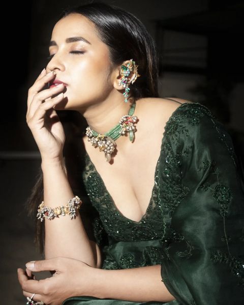Komalee Prasaad (15)