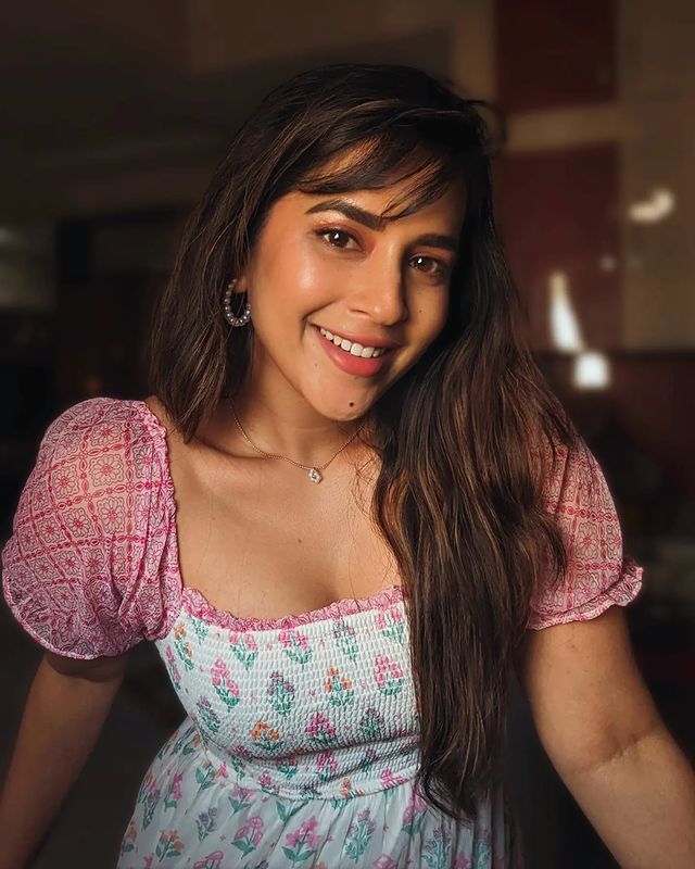 Komalee Prasaad (2)