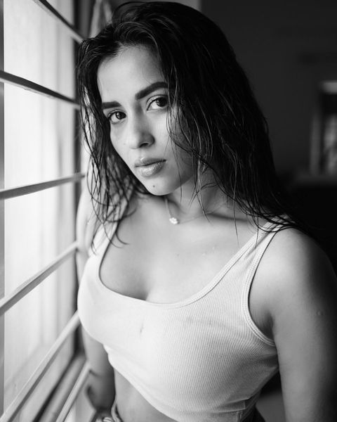 Komalee Prasaad (29)