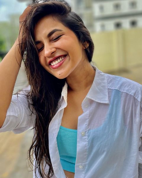 Komalee Prasaad (31)