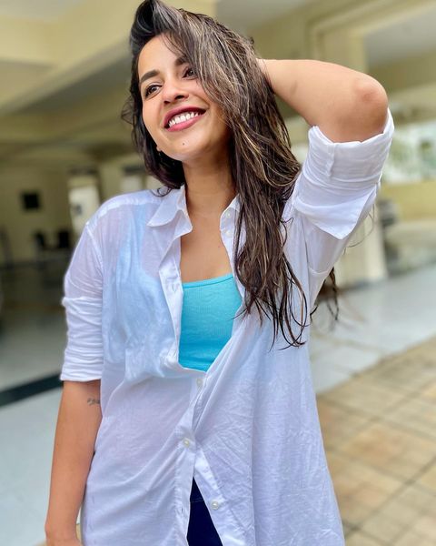 Komalee Prasaad (32)