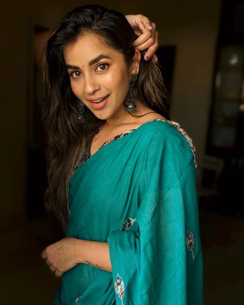 Komalee Prasaad (9)