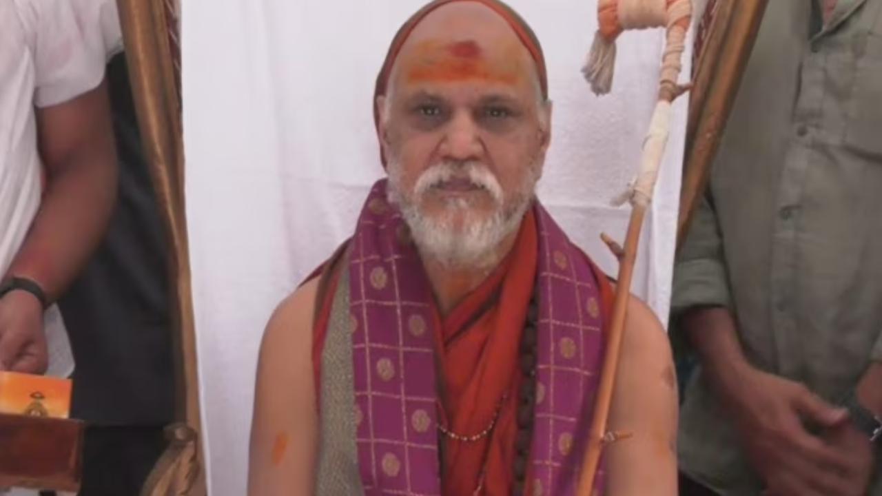 Swaroopanandendra Swami sensational Comments in Simhachalam