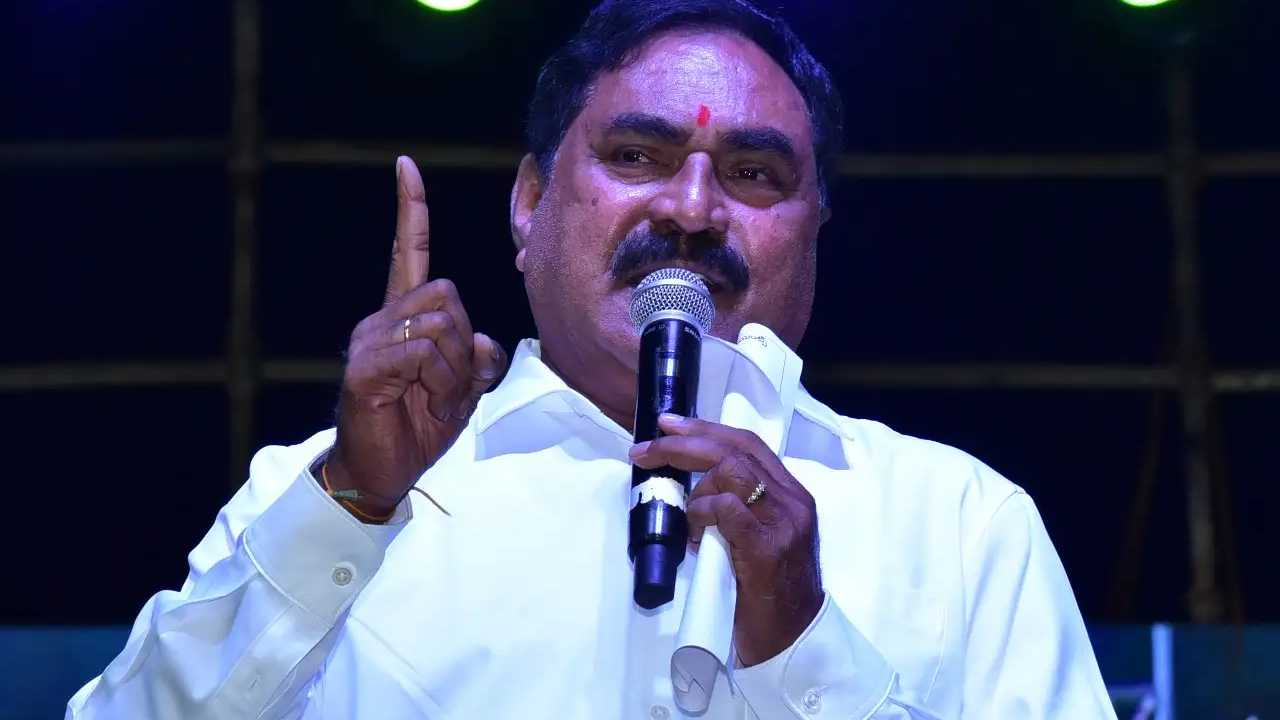 Errabelli Dayakar Rao requested Nagarjuna for film studio in Warangal