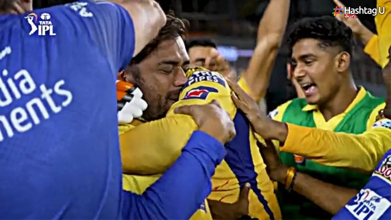 MS Dhoni Tears