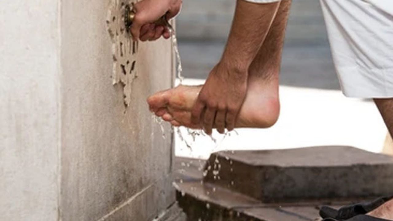 Wash Feet
