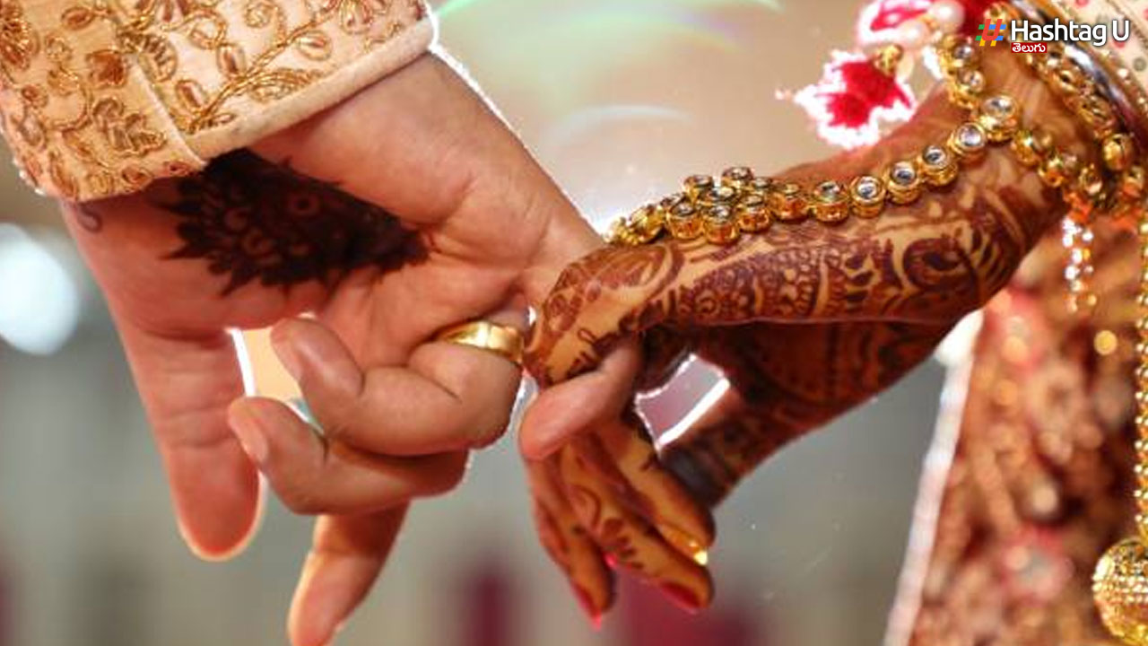 Bride escape with Money
