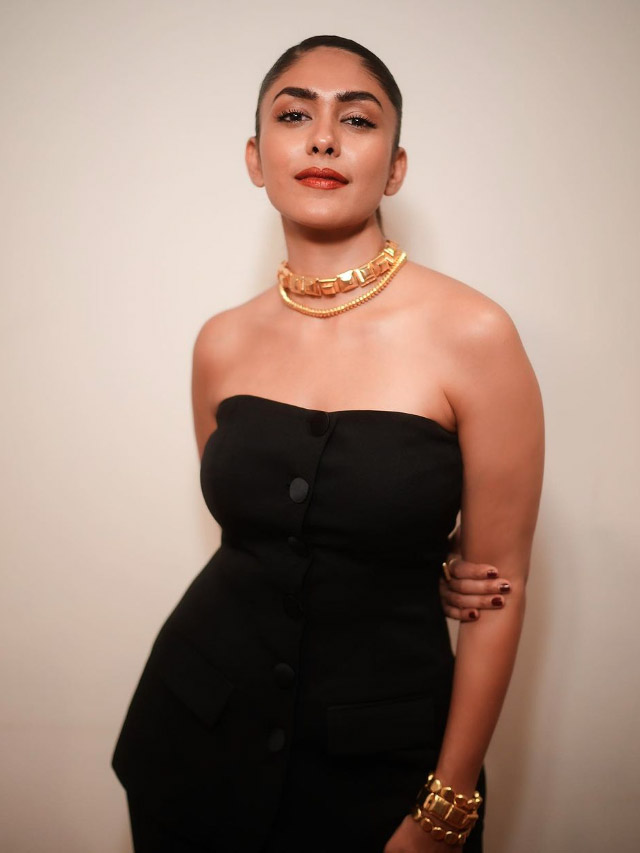 Mrunal  Thakur : ఫ్రెష్  లుక్ లో మెరిసిపోతున్న సీతారామం  బ్యూటీ