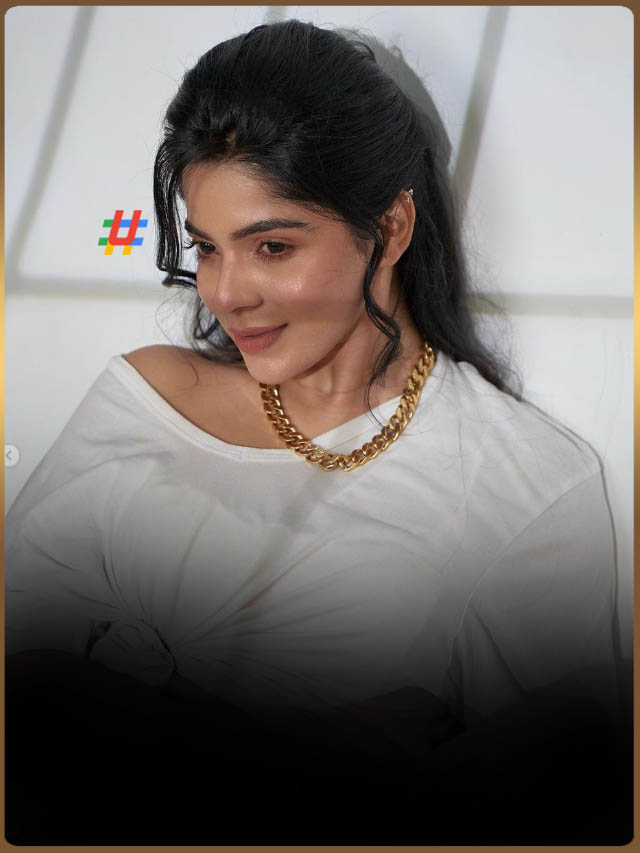 Divya (3)