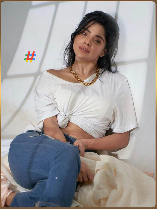 Divya (5)