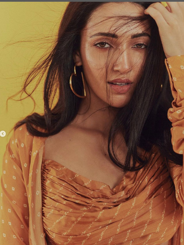 Neha Shetty : సమ్మోహనుడా  సాంగ్ తో సోషల్ మీడియాను ఊపేస్తున్న నేహశెట్టి