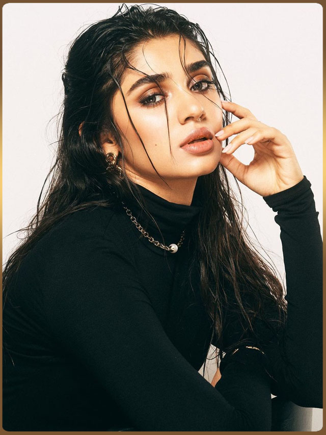 Krithi shetty : బ్లాక్ డ్రెస్ లో కుర్రకారు మది దోస్తున్న కృతిశెట్టి