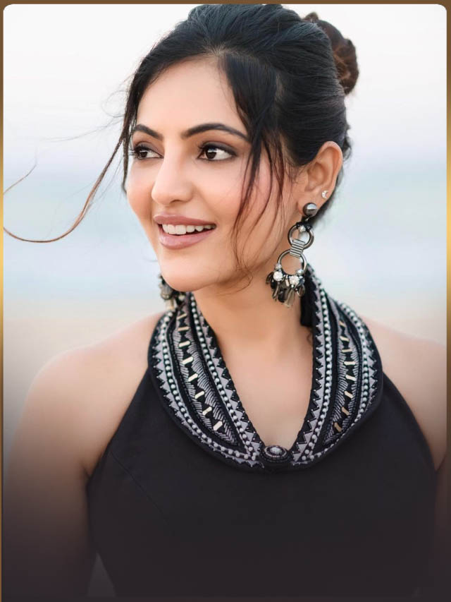 Athulya Ravi : చూపులతో కవ్విస్తోన్న వయ్యారి భామ అతుల్య రవి