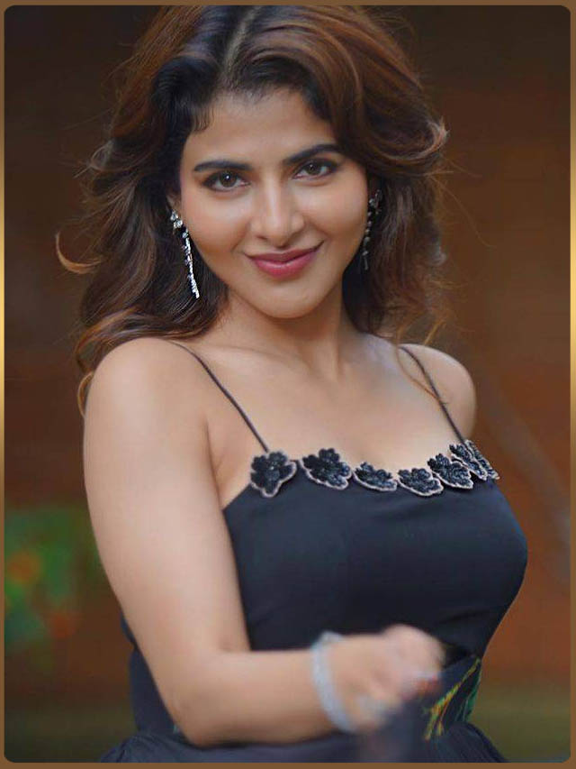 Iswarya Menon : సోషల్ మీడియాని హీటేక్కిస్తున్న అందాల భామ ఐశ్వర్య మీనన్