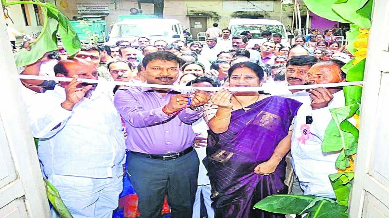 Health Director Srinivasa Rao praised cm kcr
