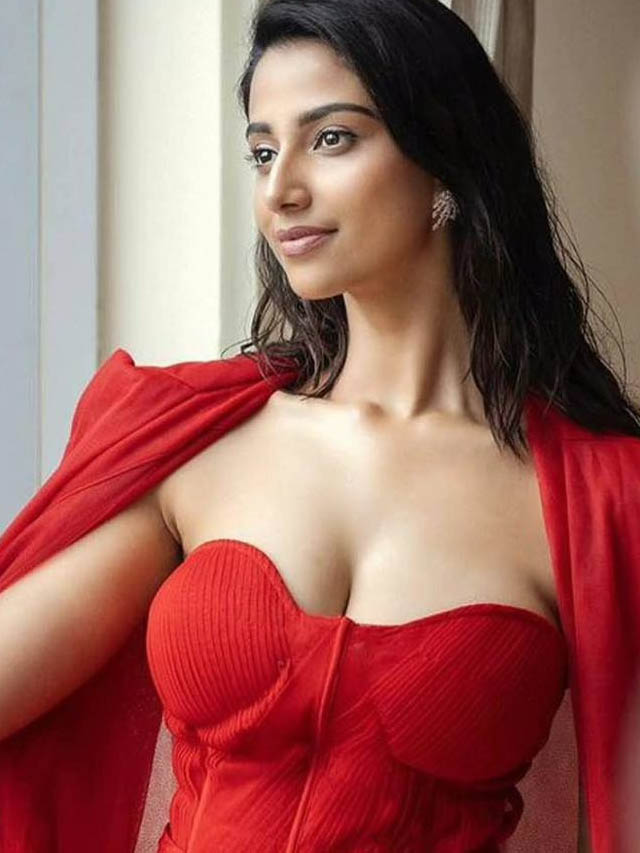 meenakshi chaudhary