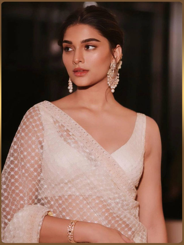 saiee manjrekar : చీరలో కుందన బొమ్మలా కనిపిస్తున్న సాయి మంజ్రేకర్