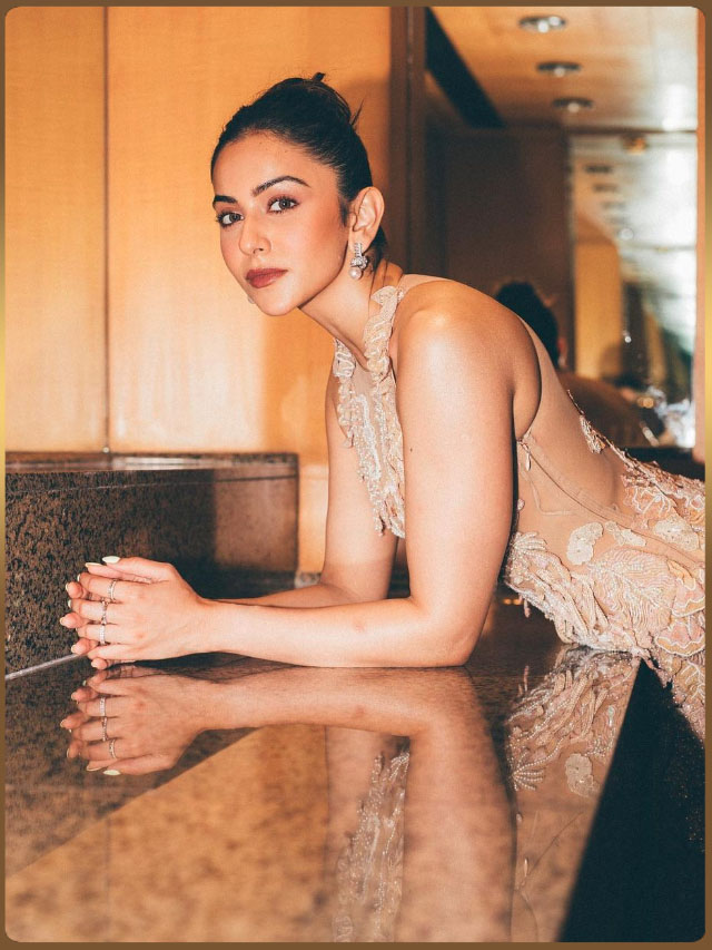 Rakul preeth singh : గోల్డెన్ డ్రెస్ లో మెరిసిపోతున్న రకుల్ ప్రీత్ సింగ్