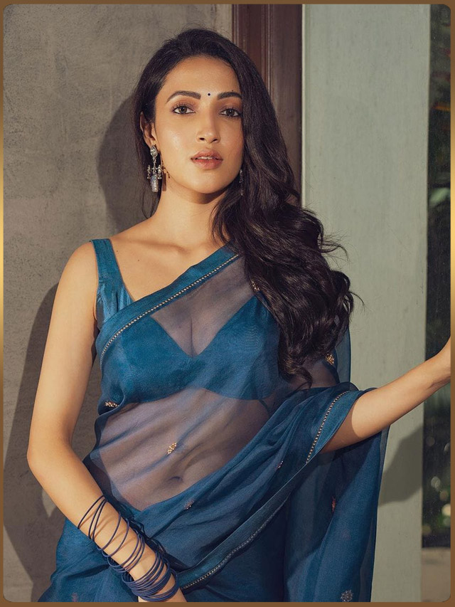 NEHA SHETTY : ఎద అందాలతో జాతర చేస్తున్న నేహా శెట్టి