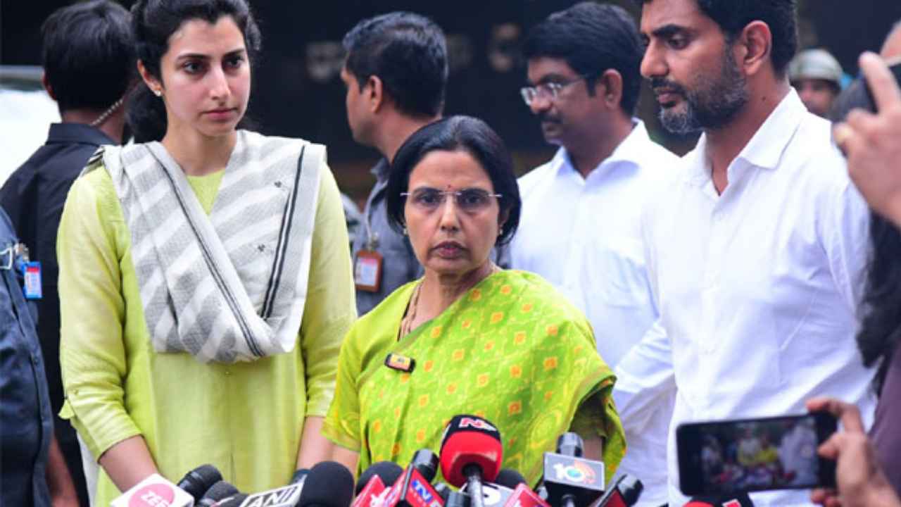 Nara Bhuvaneswari emotional comments with media after meeting Chandrababu Naidu in Rajahmundry Jail