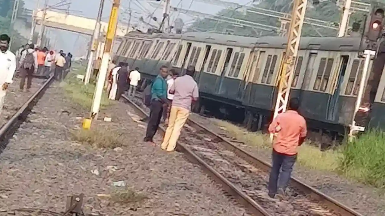 Train Derails At Avadi