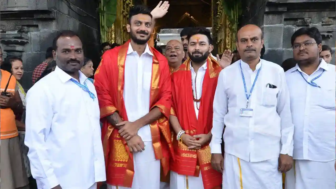 Rishabh Pant- Axar Patel