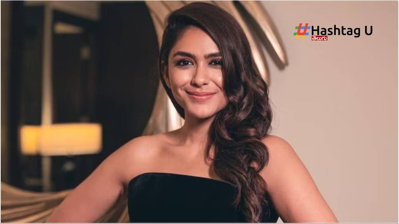 Mrunal Thakur Is A Dentist Age Also Revealed