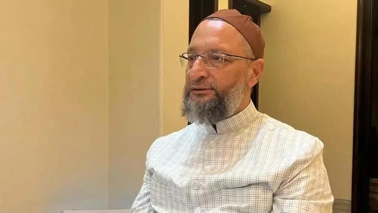 Asaduddin Owaisi Knocks Sup