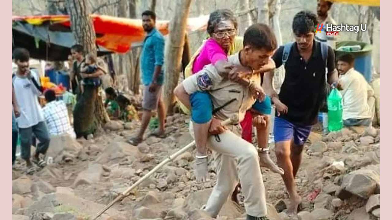 Constable Ramdas Helps Old 