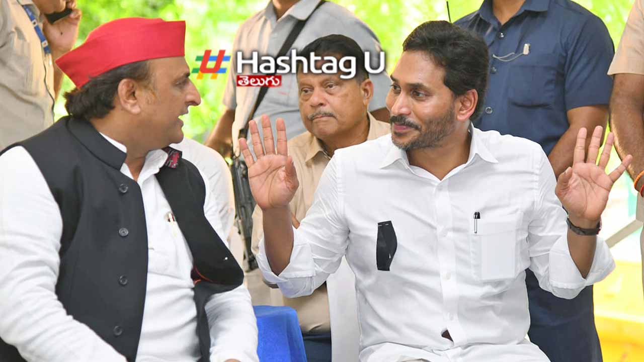 YS Jagan dharna in Delhi.. Akhilesh Yadav support