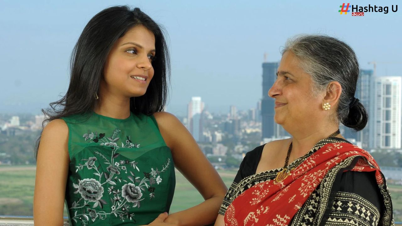Sudha Murty And Akshata Murty