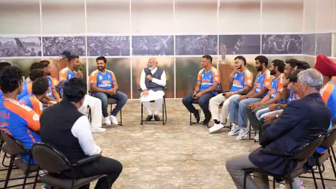 PM Modi Meets Team India