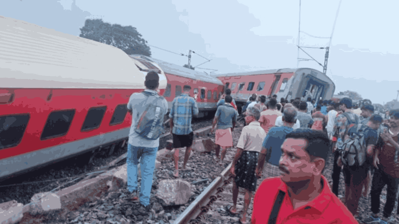 Howrah Express Derail