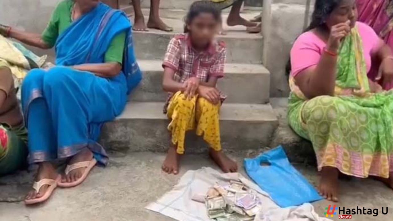 Mothers Funeral Daughter Durga Begging