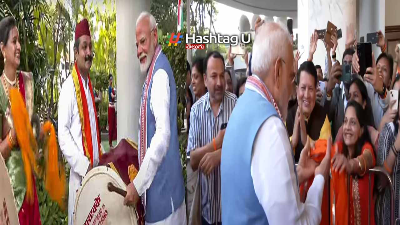 A warm welcome in Singapore..Prime Minister Modi who played dhol