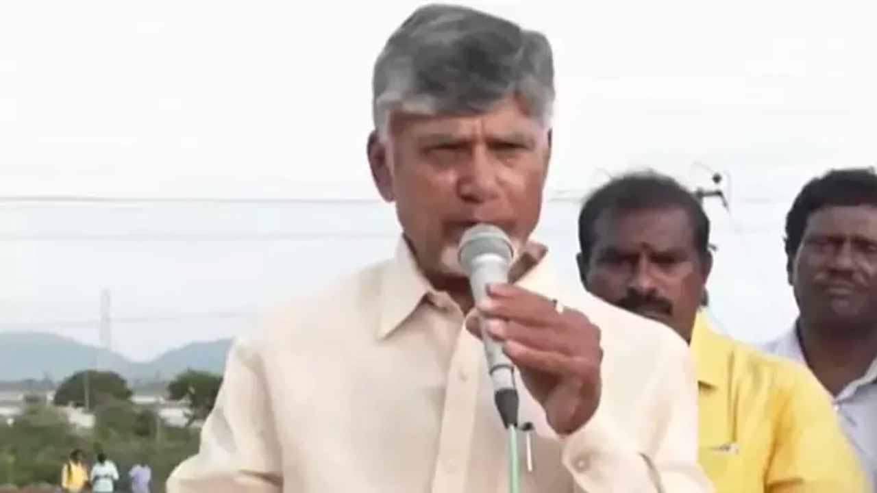 cm-chandrababu-visits-flooded-areas-in-kakinada-district