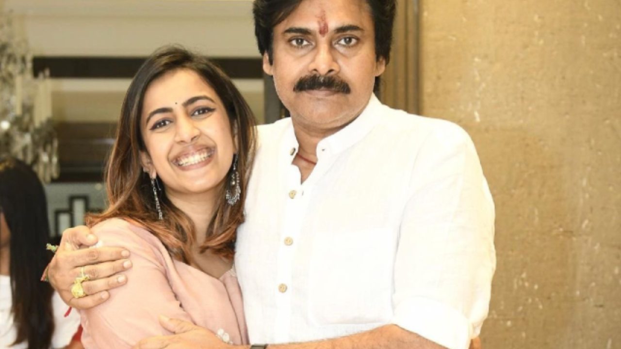 Niharika Help to Flood Effected Villages like Pawan Kalyan