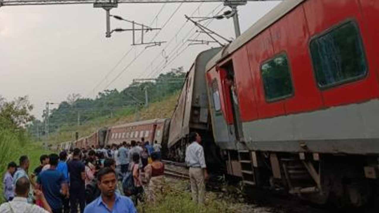8 coaches of Agartala-Lokmanya Tilak Express derail in Assam