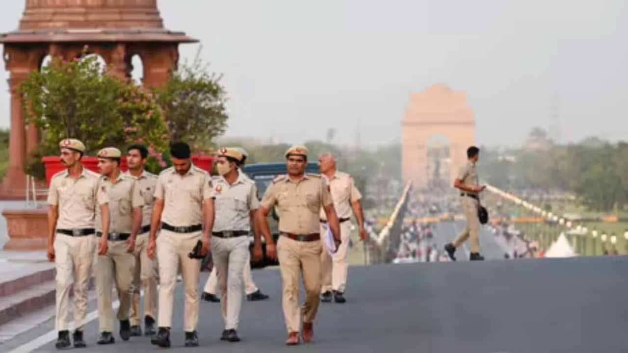 Terror attacks during festivals.. High alert in Delhi..!