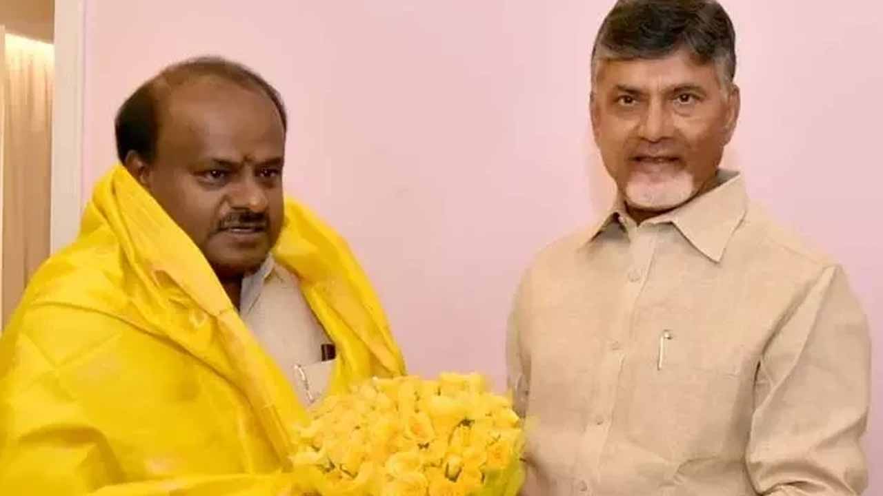 Union Minister Kumaraswamy meet with CM Chandrababu