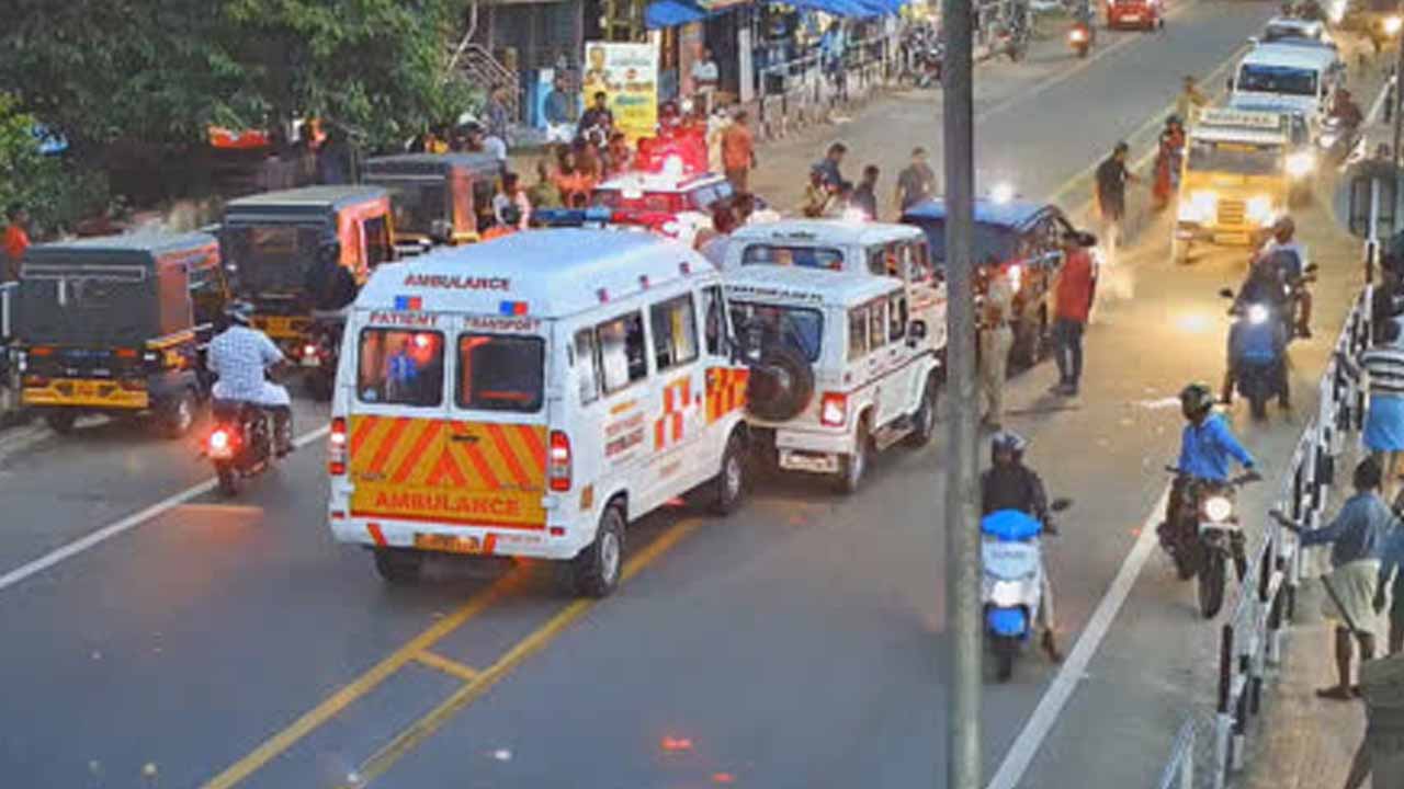 Kerala Cm Convoy Accident