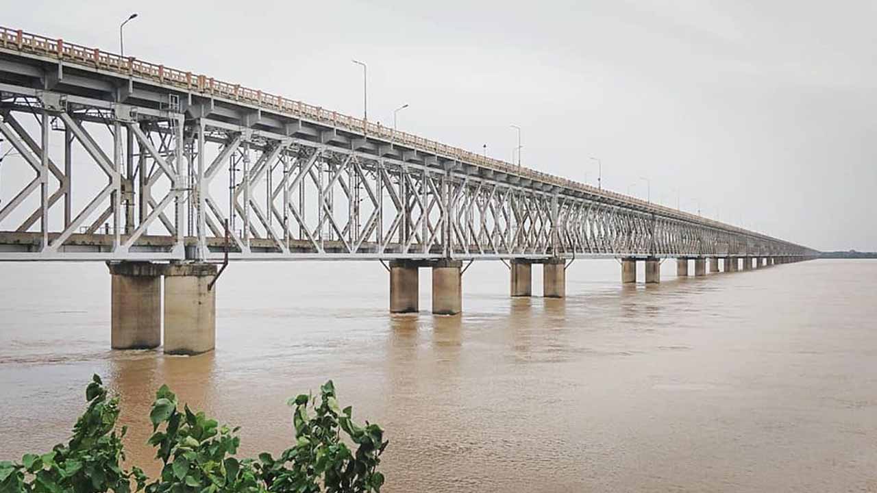 Rajahmundry Road Cum Railwa