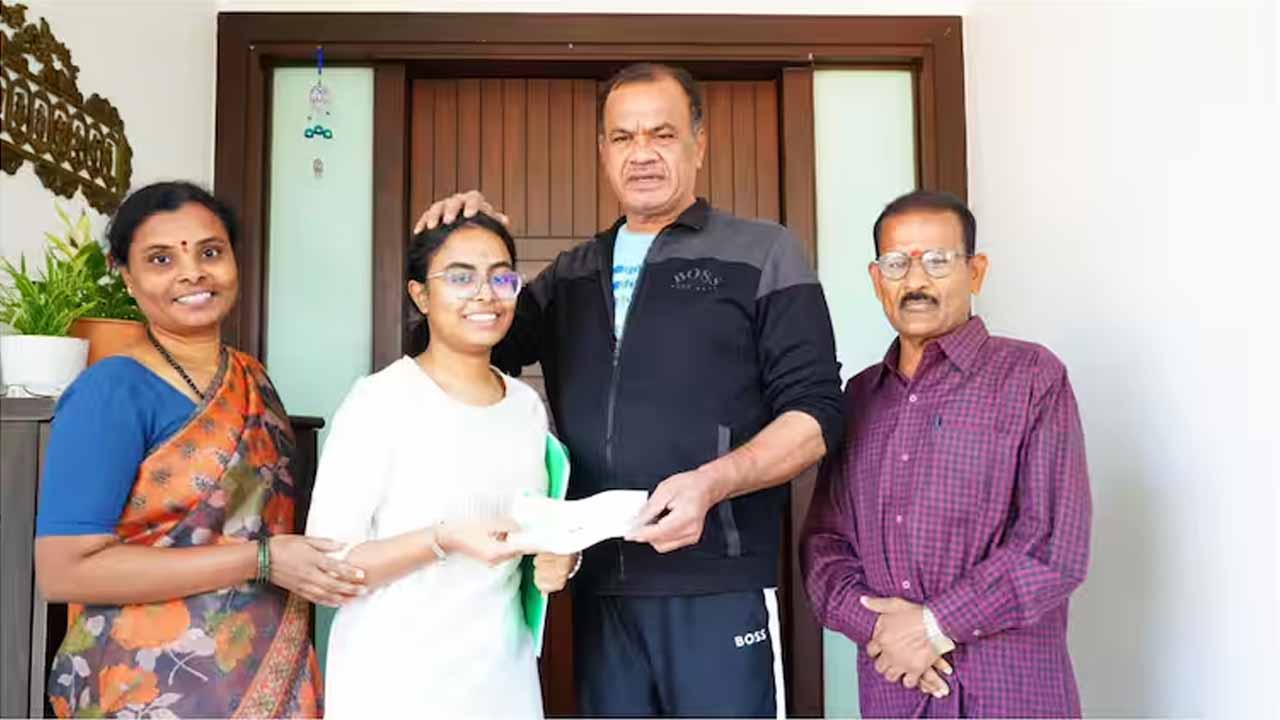 Komatireddy Venkat Reddy He