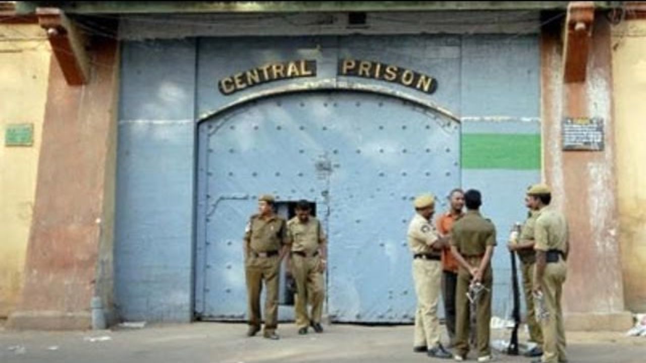 Prisoner Escaped From Chanchalguda Jail Hyderabad With Fake Bail Documents