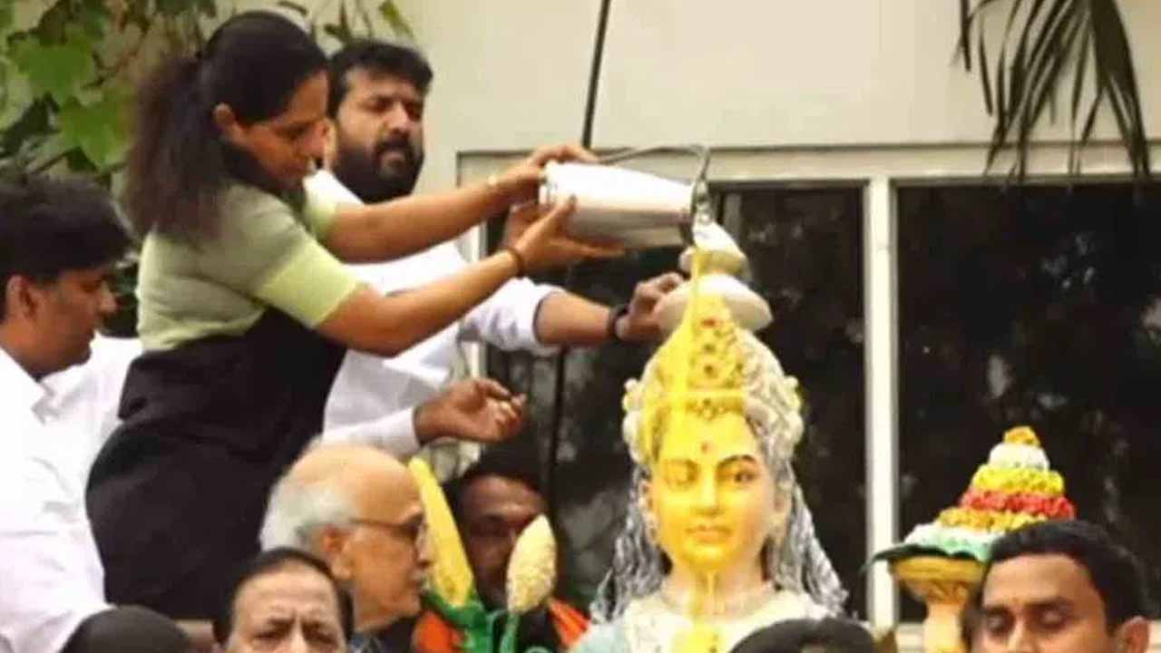 We are rejecting the Telangana Thalli Statue: MLC Kavitha