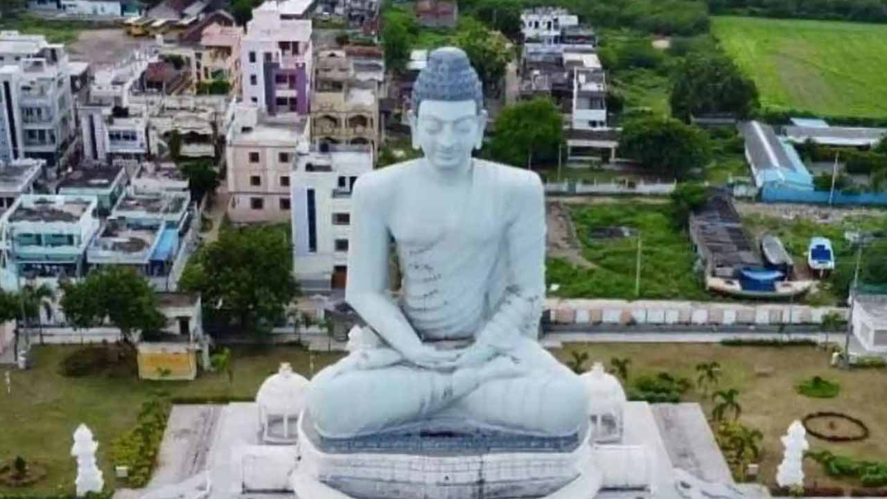 HUDCO's decision to spend Rs. 11 thousand crores for the construction of Amaravati